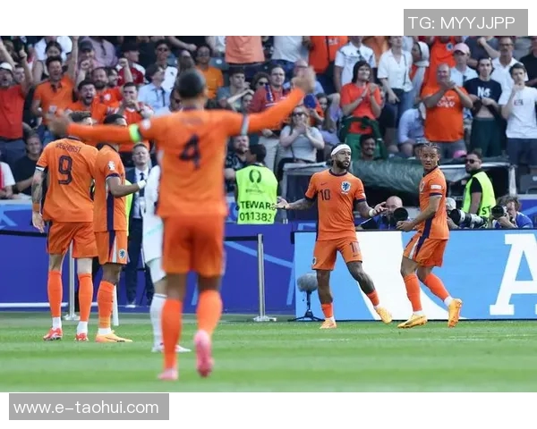 荷兰队对阵英格兰队：激情碰撞，两国球迷齐声助威