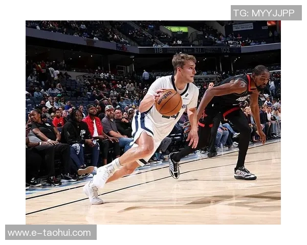 灰熊逆转击败火箭，晋级下一轮：顽强拼搏见证奇迹